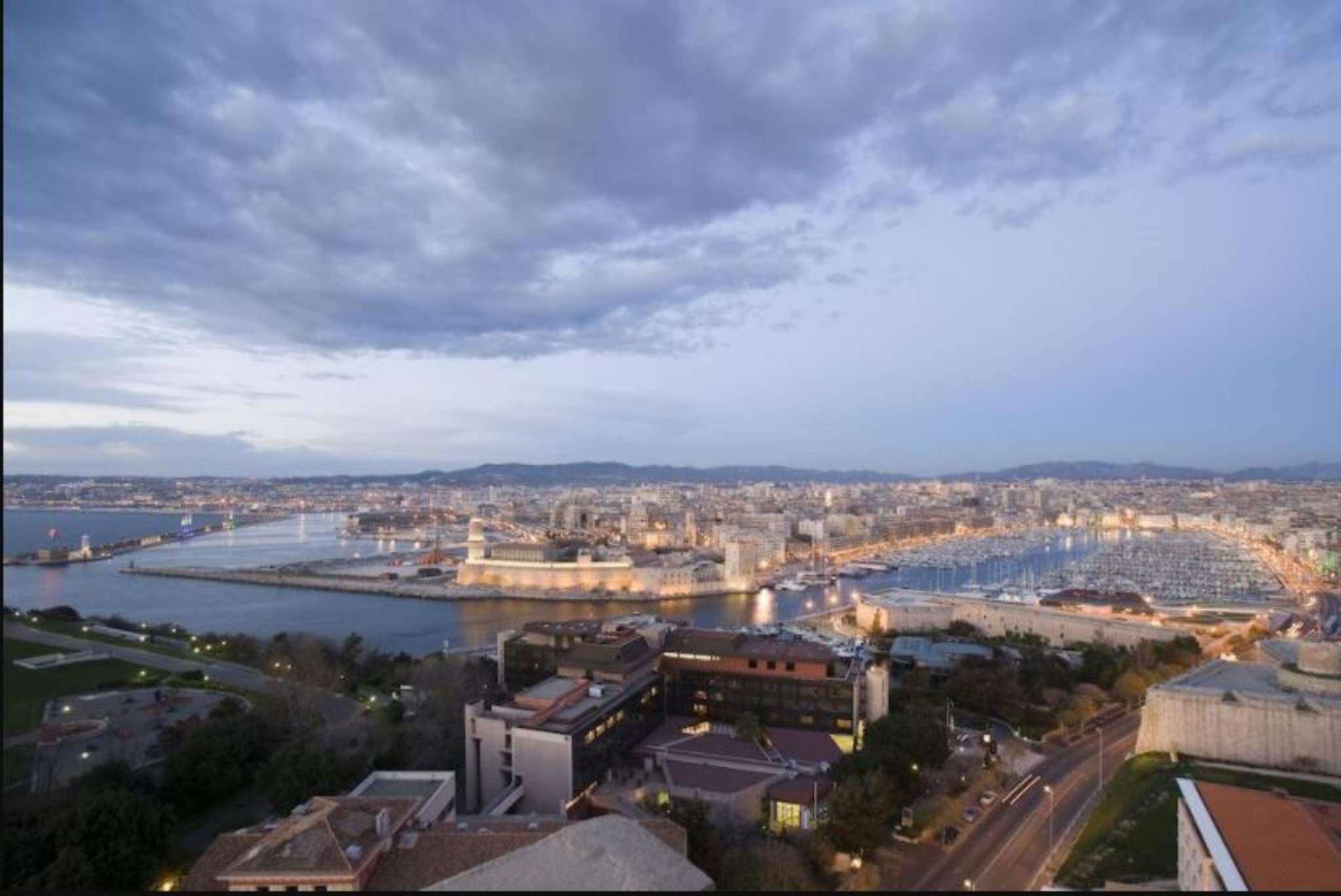 Ibis Budget Marseille Vieux Port Esterno foto